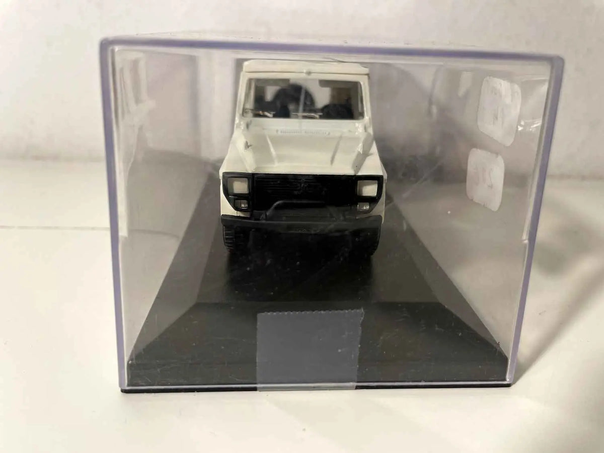 Peugeot P4 blanc (boite plexi) Bernard Miniatures