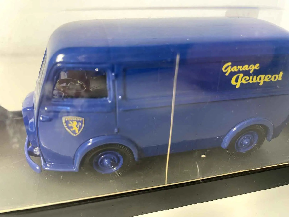 Peugeot fourgon D4A bleu (Solido référence 4574) Bernard Miniatures
