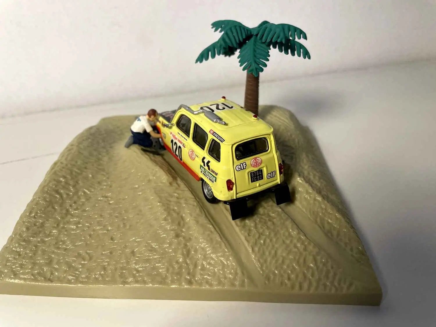 Renault 4 Sinpar N° 120 (rallye Paris - Dakar 1980) Bernard Miniatures