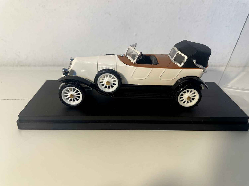 Renault 40 CV Sport blanc cassé et maron de 1923 (collection RIO) Bernard Miniatures