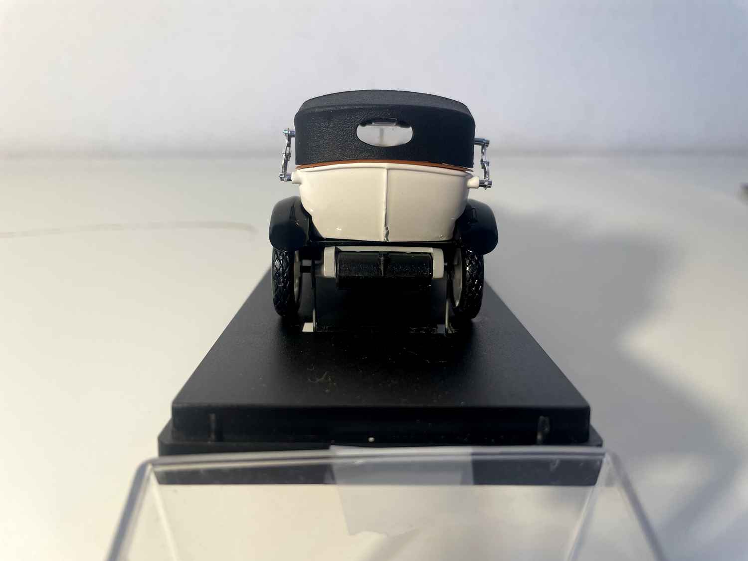 Renault 40 CV Sport blanc cassé et maron de 1923 (collection RIO) Bernard Miniatures