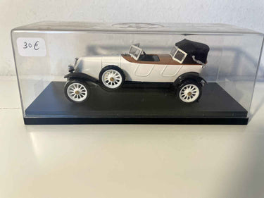 Renault 40 CV Sport blanc cassé et maron de 1923 (collection RIO) Bernard Miniatures