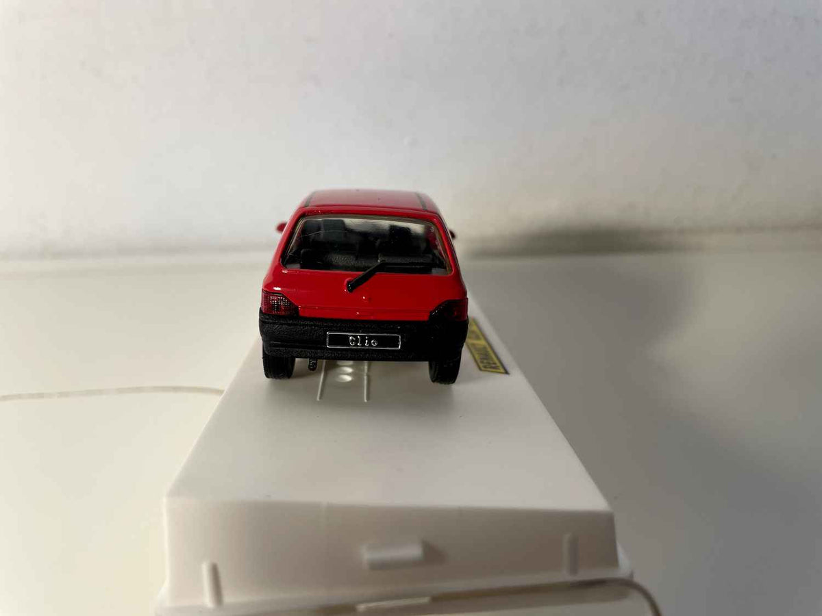 Renault Clio rouge (Solido référence 1519 socle blanc) Bernard Miniatures