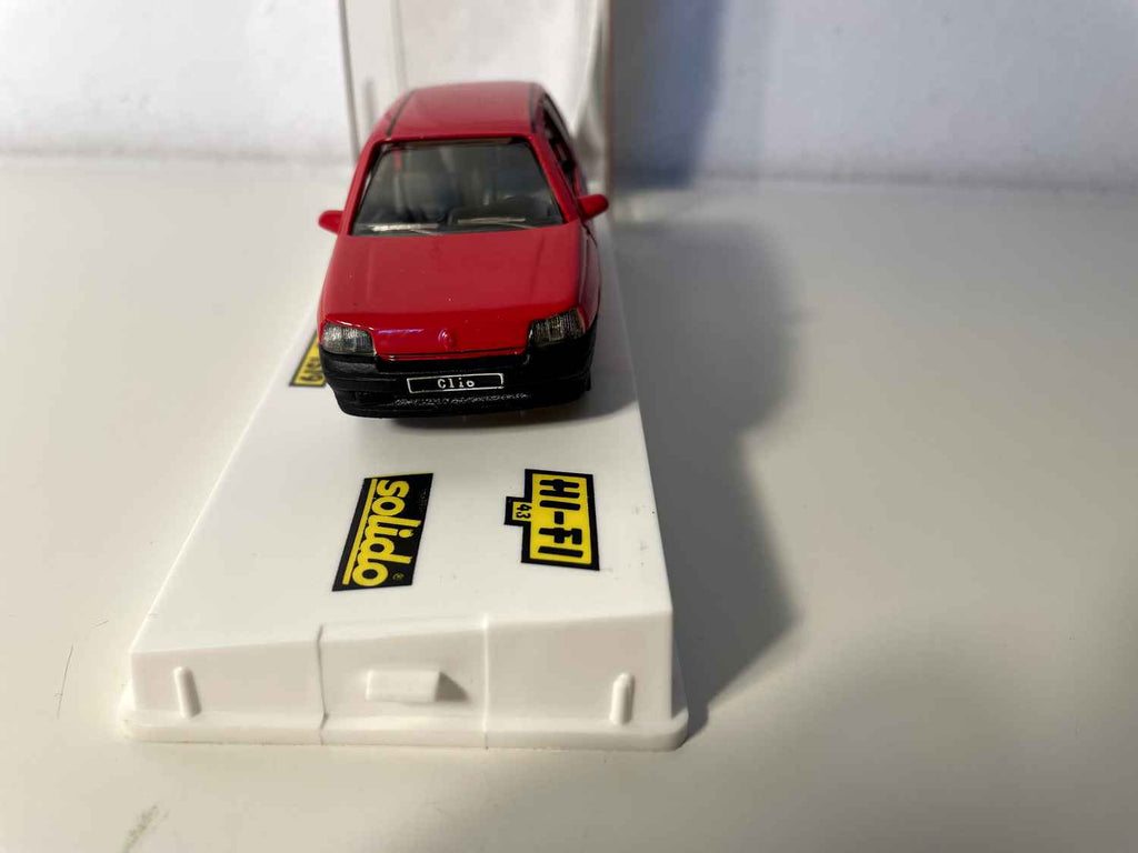 Renault Clio rouge (Solido référence 1519 socle blanc) Bernard Miniatures