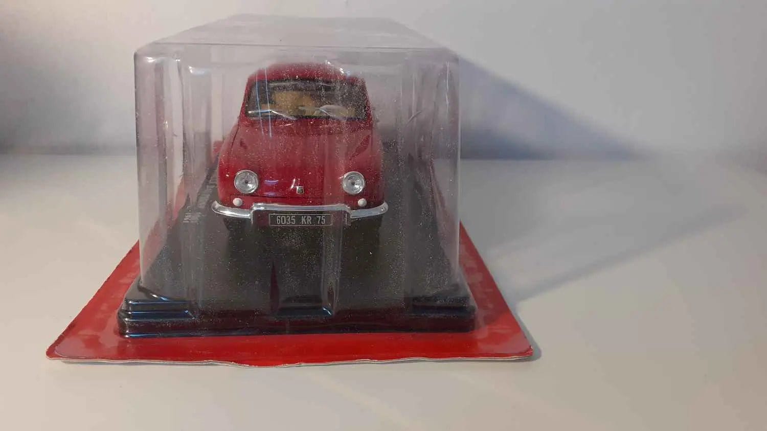 Renault Dauphine rouge foncée/bordeaux? de 1961 (échelle 1/24ème) Bernard Miniatures