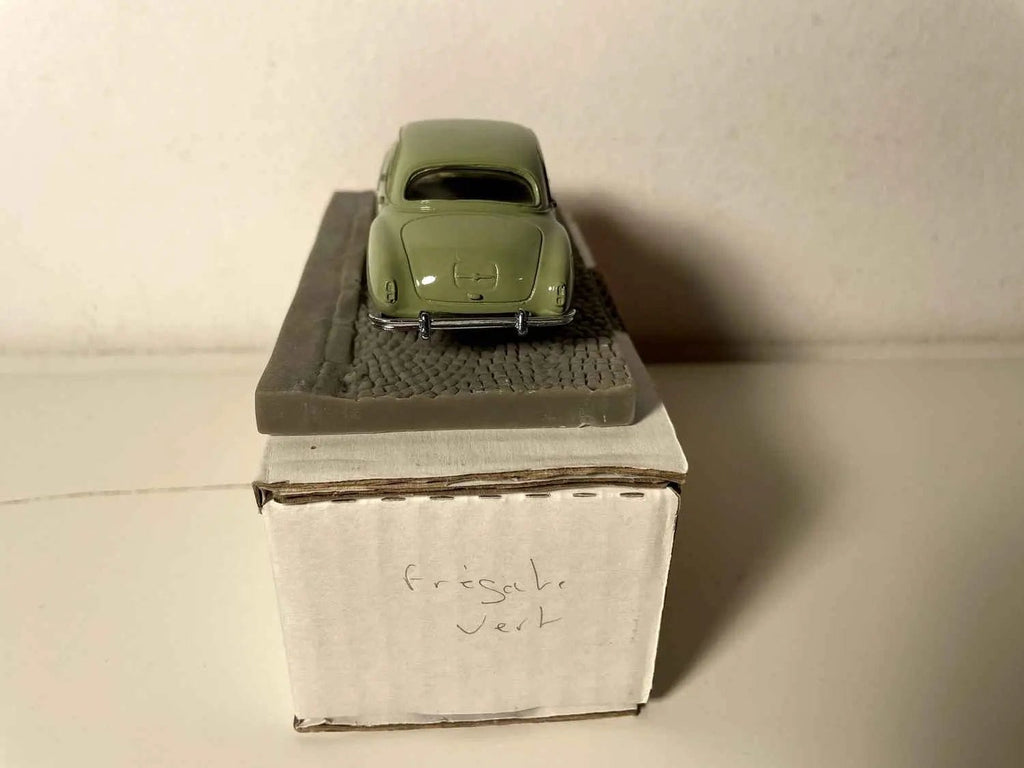 Renault Frégate Amiral verte (boite en carton) Bernard Miniatures