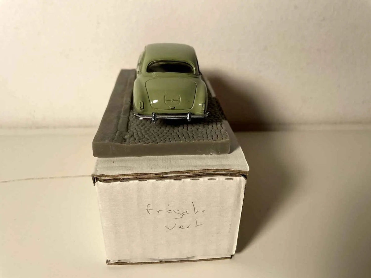 Renault Frégate Amiral verte (boite en carton) Bernard Miniatures