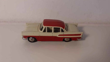 Simca Chambord beige et rouge Bernard Miniatures