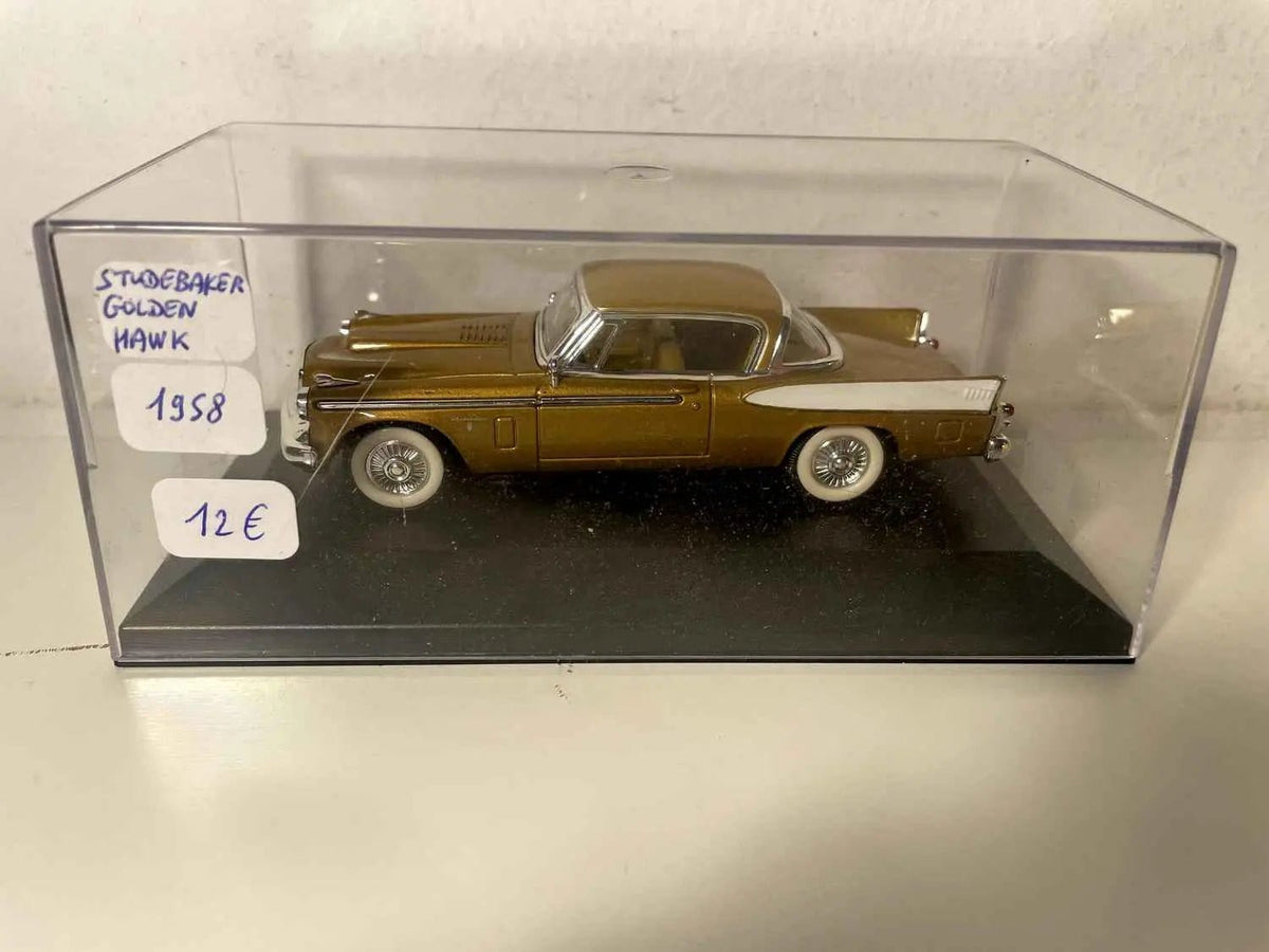 Studebaker Golden Hawk marron doré de 1958 (voiture américaine) - boite plexi Bernard Miniatures
