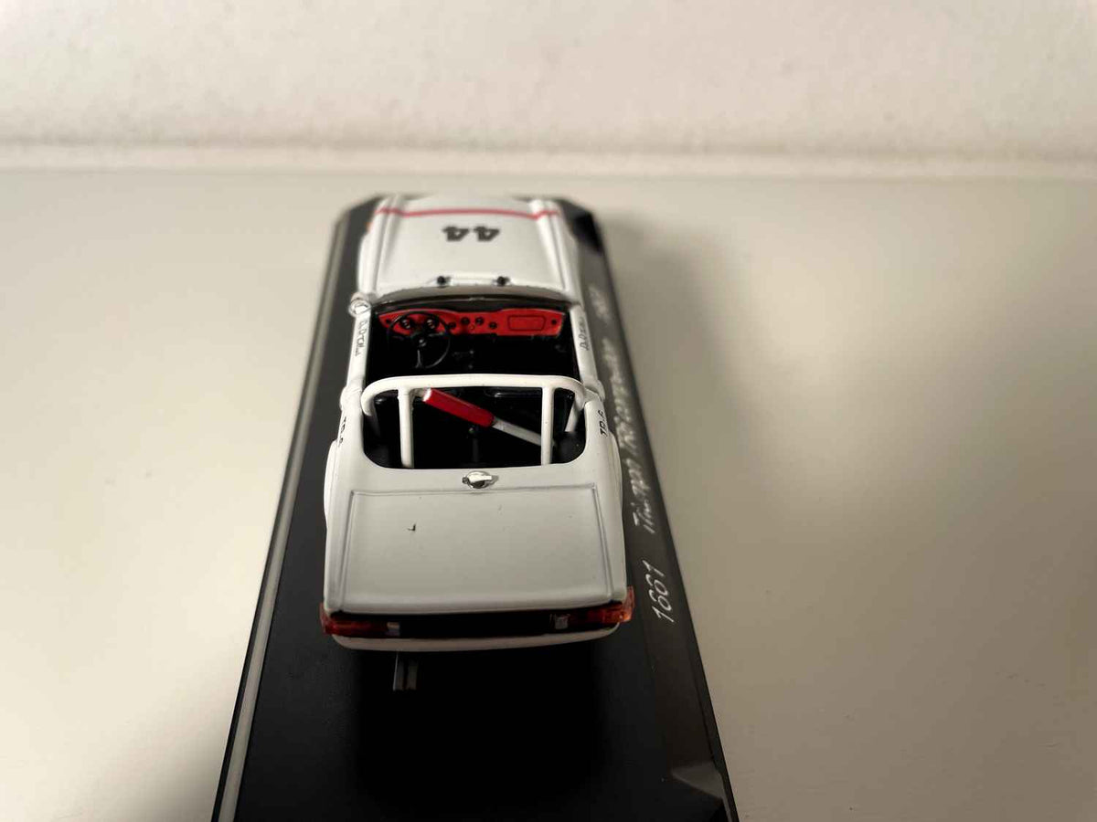 Triumph TR6 compétition blanche de 1969 avec le numéro 44 (Solido référence 1861) Bernard Miniatures