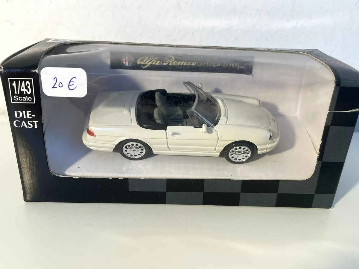 Voiture Miniature Alfa Roméo Spider couleur crème de 1989 - Bernard Miniatures