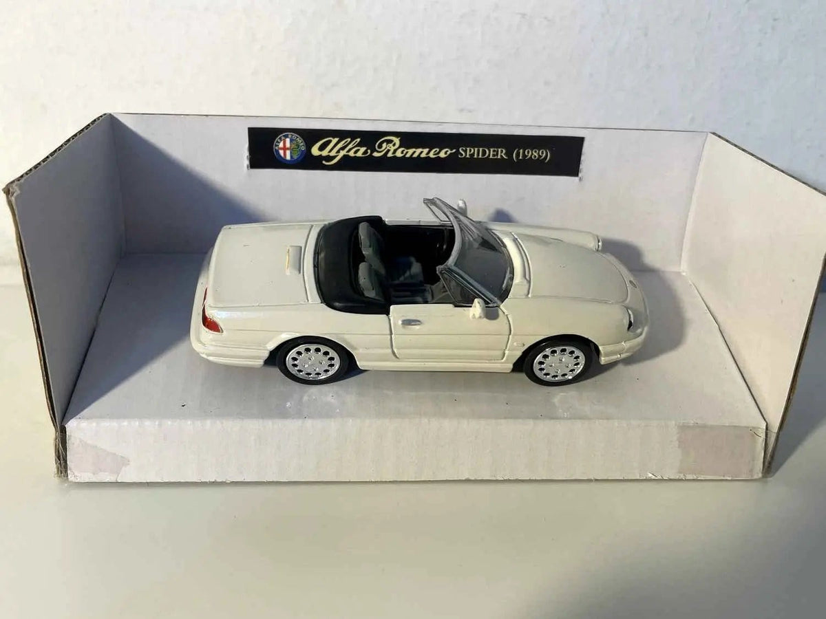 Voiture Miniature Alfa Roméo Spider couleur crème de 1989 - Bernard Miniatures