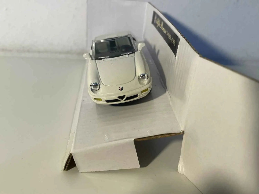 Voiture Miniature Alfa Roméo Spider couleur crème de 1989 - Bernard Miniatures