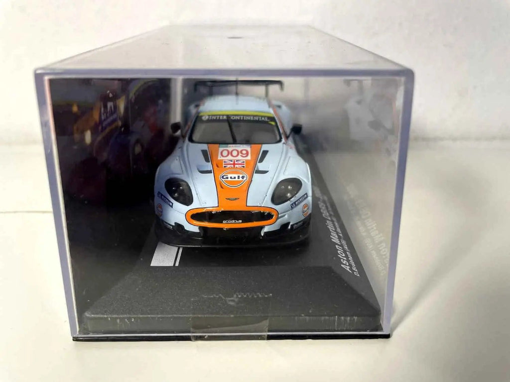 Voiture Miniature Aston Martin aux couleurs de GULF (bleue et orange) - 24 heures du Mans de 2008 numéro 009 - Bernard Miniatures