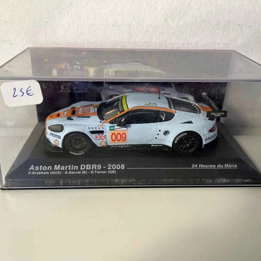 Voiture Miniature Aston Martin aux couleurs de GULF (bleue et orange) - 24 heures du Mans de 2008 numéro 009 - Bernard Miniatures