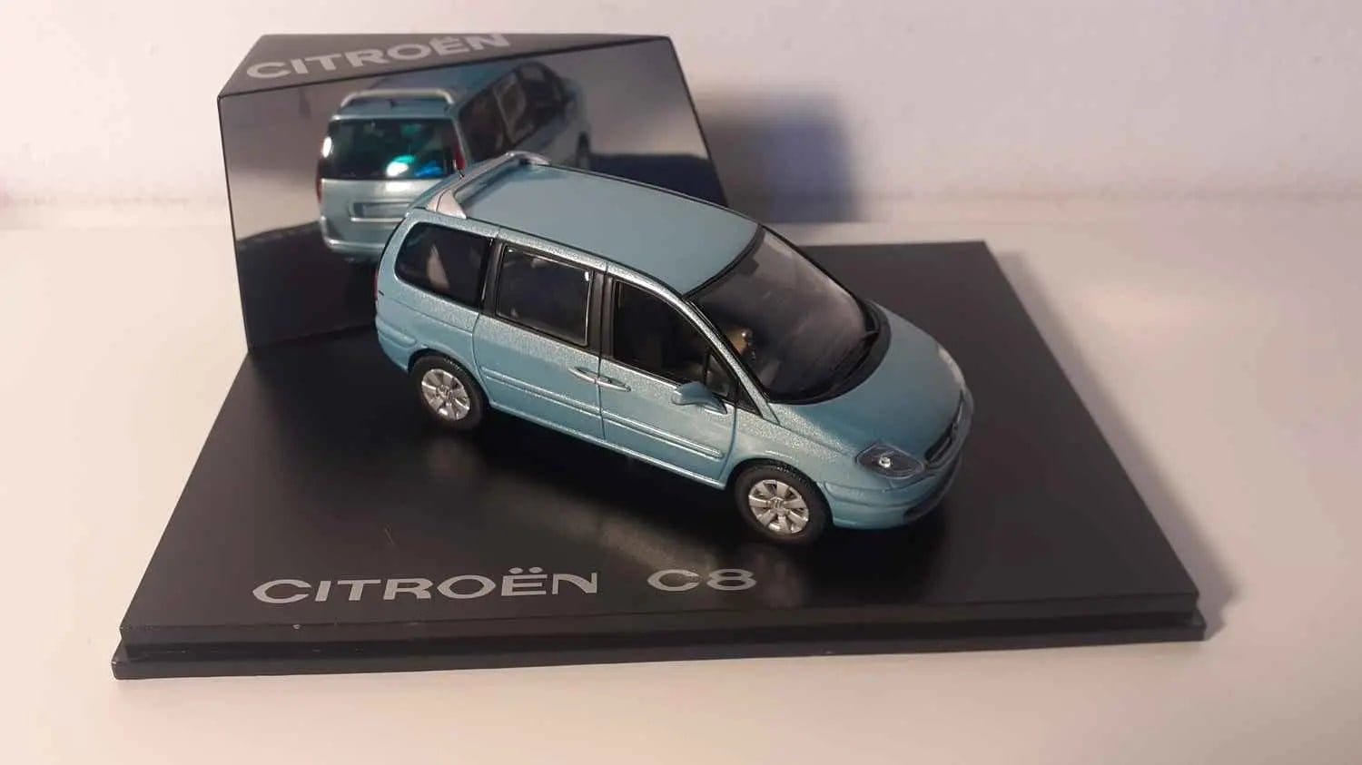 Voiture Miniature Citroën C8 bleue? (boite rectangle) - Bernard Miniatures