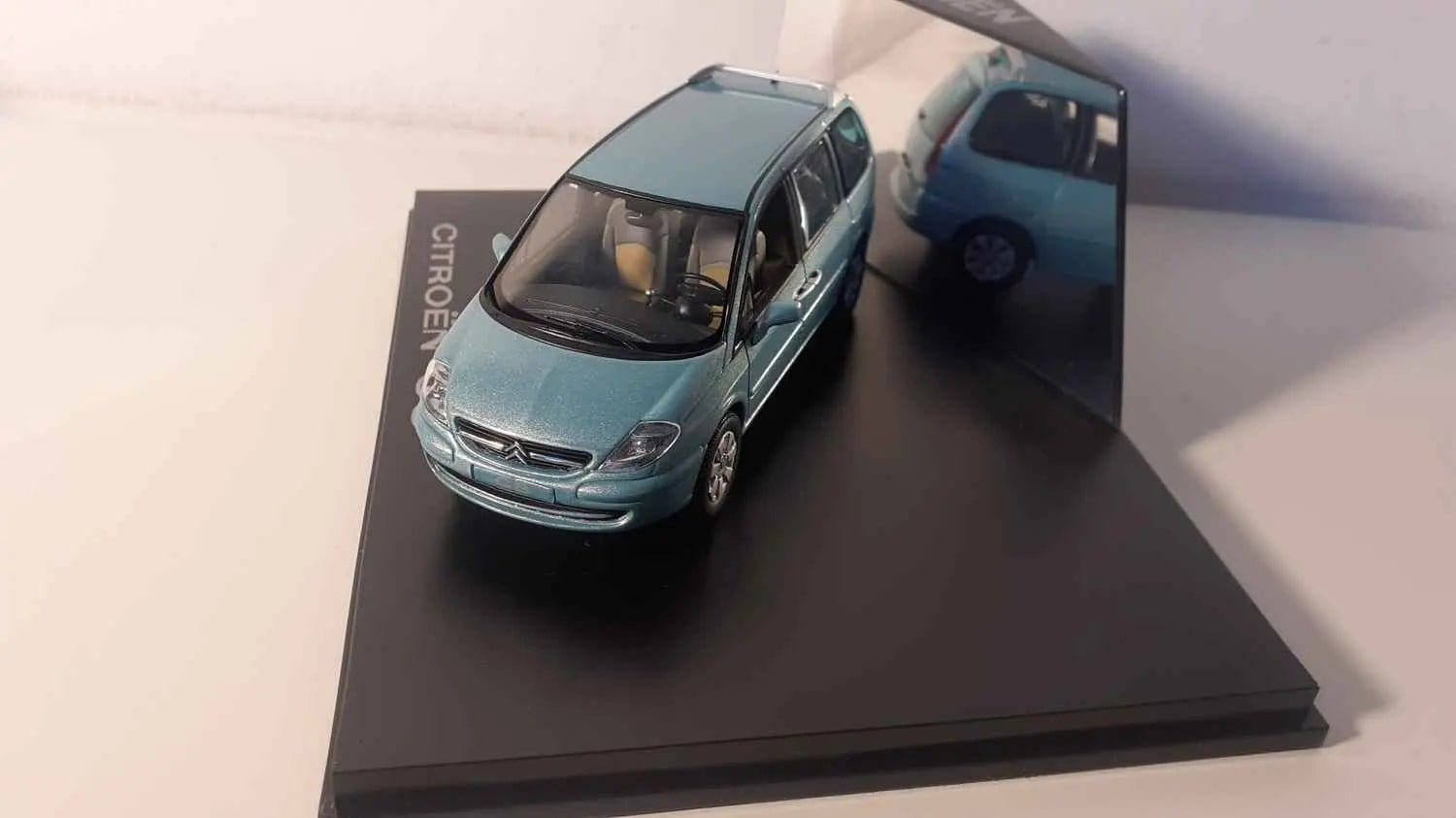 Voiture Miniature Citroën C8 bleue? (boite rectangle) - Bernard Miniatures