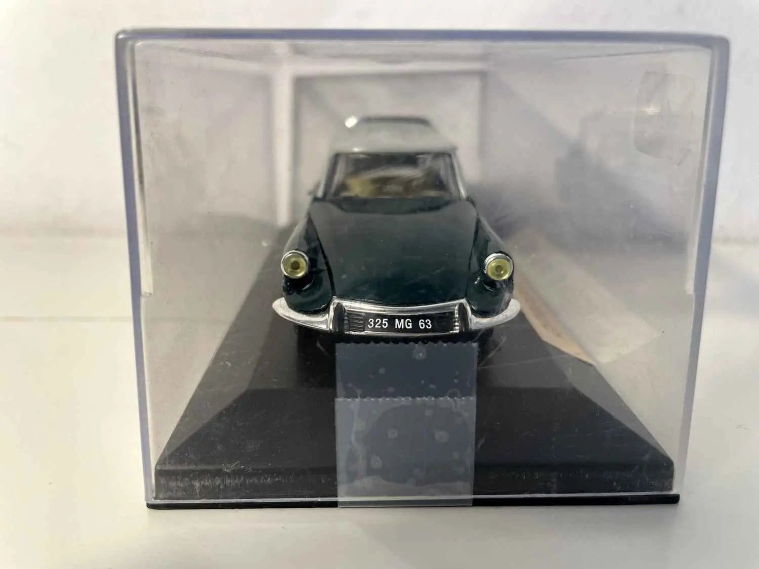 Voiture Miniature Citroën ID19 break verte foncée et toit gris (boite plexi) - Bernard Miniatures