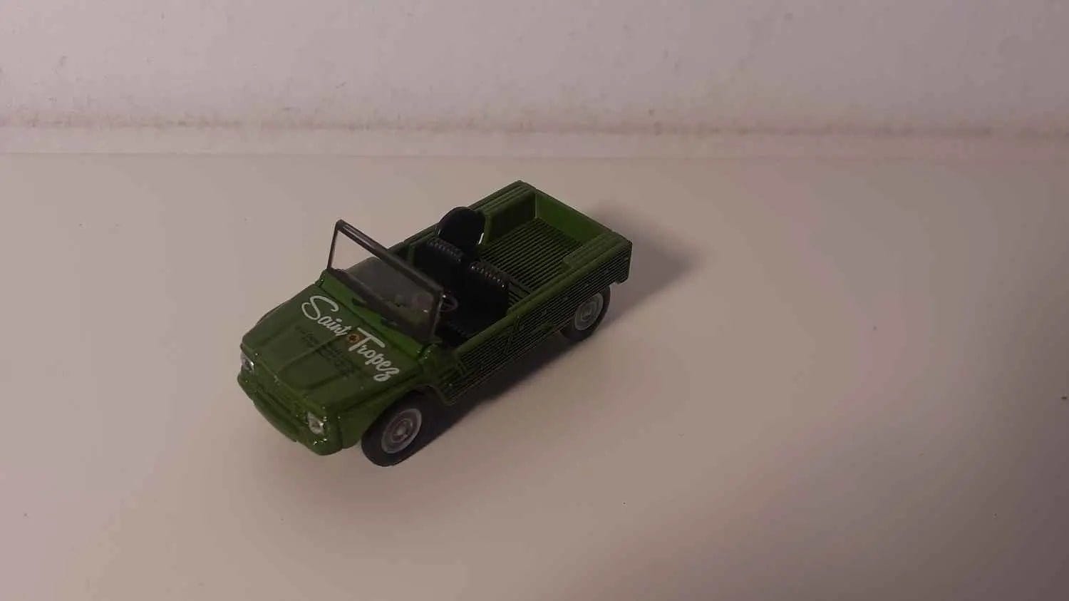 Voiture Miniature Citroën Méhari verte foncée (Les gendarmes de Saint-Tropez) - ECHELLE 1/54ème - Bernard Miniatures