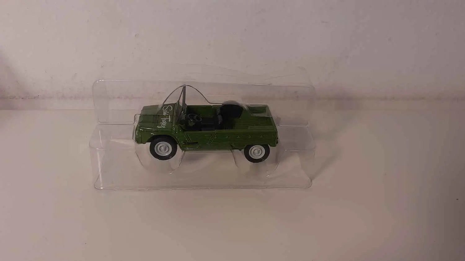 Voiture Miniature Citroën Méhari verte foncée (Les gendarmes de Saint-Tropez) - ECHELLE 1/54ème - Bernard Miniatures
