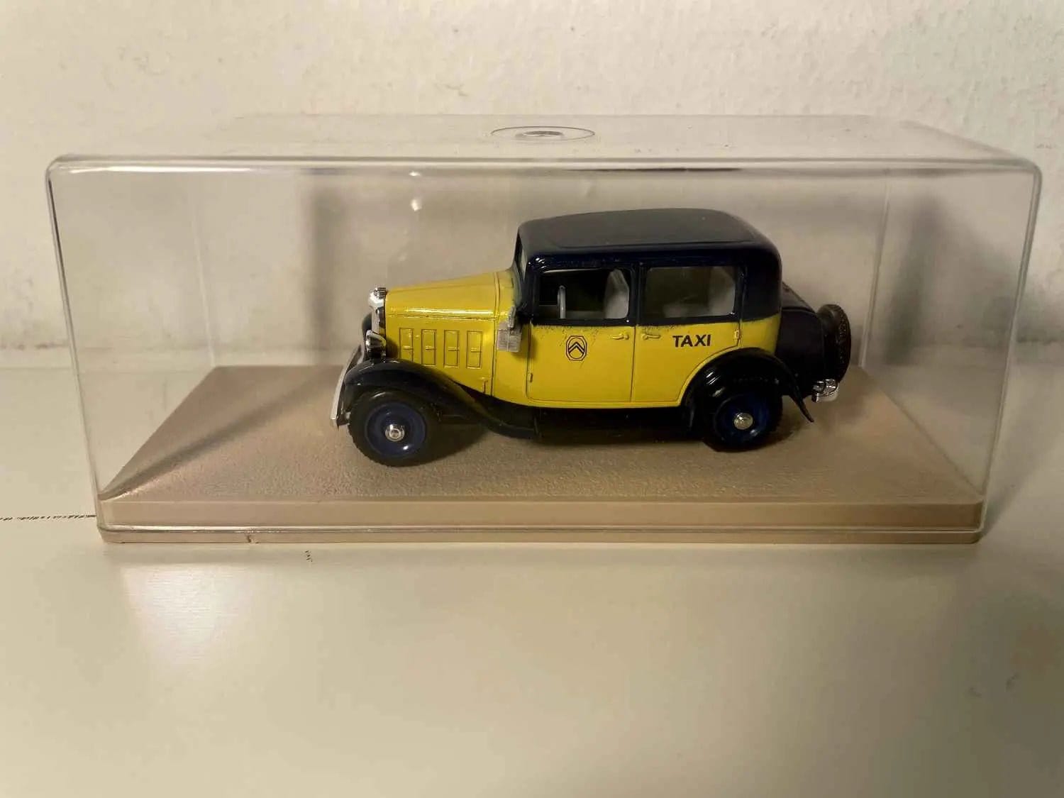 Voiture Miniature Citroën Rosalie jaune et noir de 1934 TAXI PARISIEN - Bernard Miniatures
