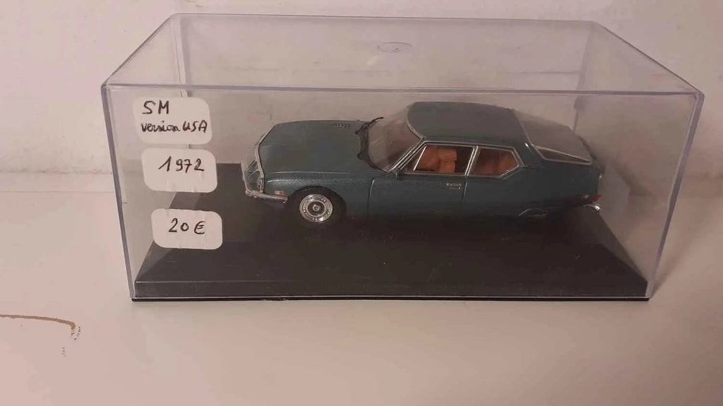 Voiture Miniature Citroën SM version USA bleue de 1972 (boite plexi) - Bernard Miniatures