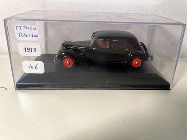 Voiture Miniature Citroën traction noire avec jantes rouges de 1939 (plaque arrière: 11 NM 39) (boite plexi) - Bernard Miniatures