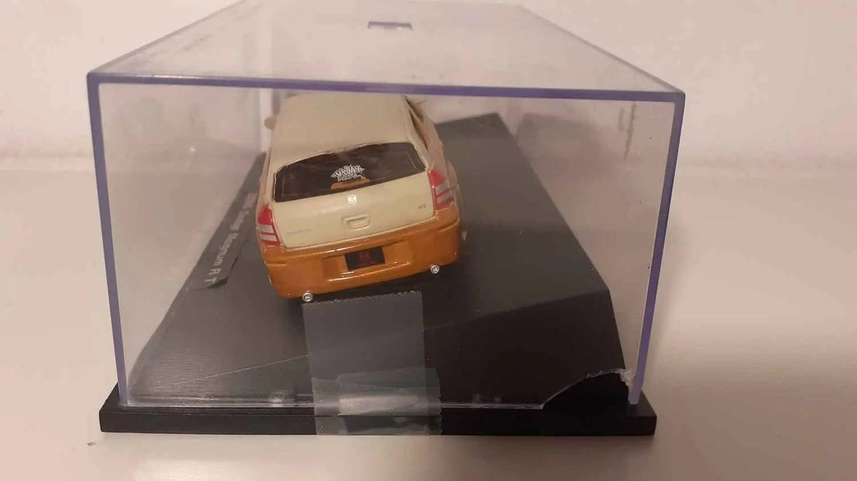 Voiture Miniature Dodge Magnum R/T marron et beige de 2006 - Bernard Miniatures