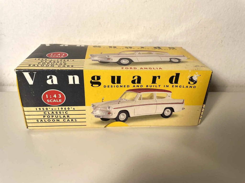 Voiture Miniature Ford Anglia beige et bordeaux (collection Vanguards) - Bernard Miniatures