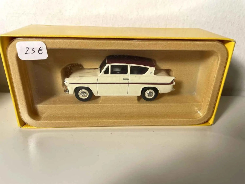 Voiture Miniature Ford Anglia beige et bordeaux (collection Vanguards) - Bernard Miniatures