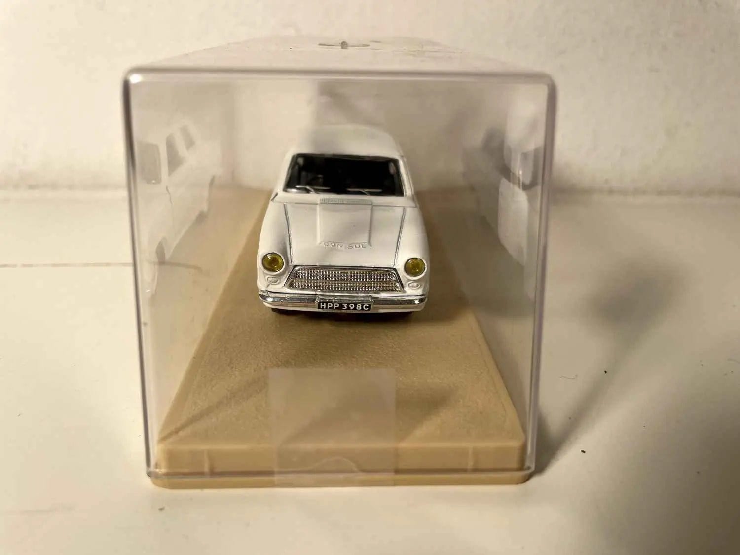 Voiture Miniature Ford Cortina blanche (Eligor) - Bernard Miniatures