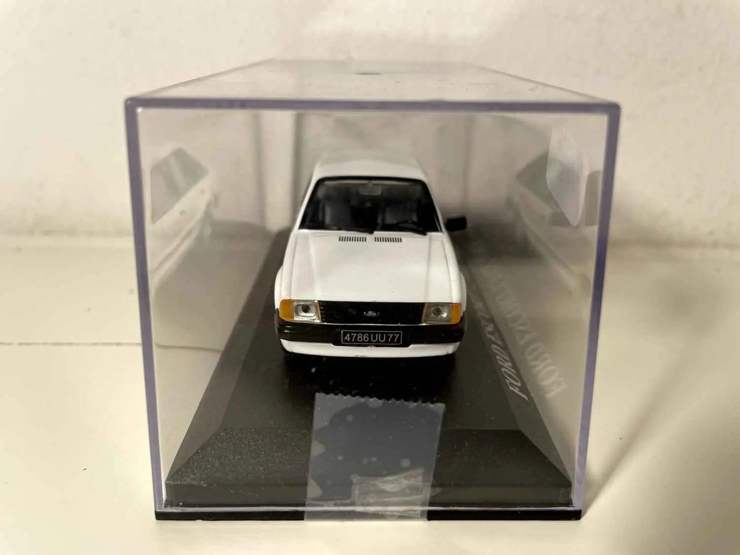 Voiture Miniature Ford Escort 1.3 GL blanche de 1982 - Bernard Miniatures