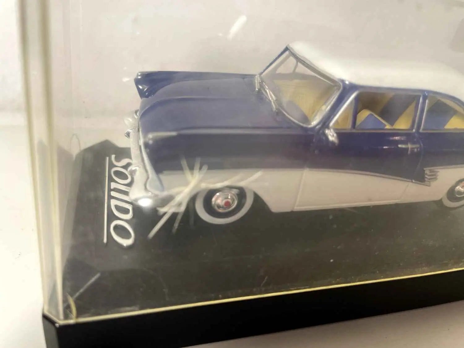 Voiture Miniature Ford Taunus coupé 17M bleue et blanche de 1957 (Solido Référence 4582) SANS la boite en carton - Bernard Miniatures