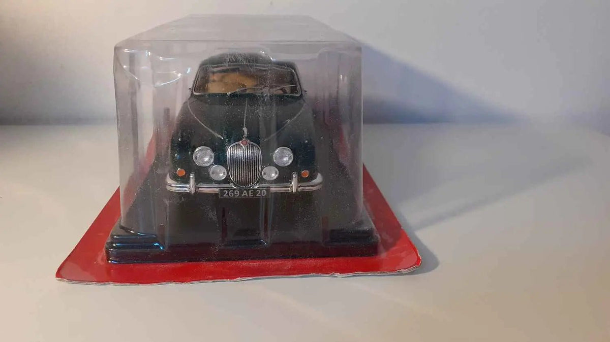 Voiture Miniature Jaguar Mark 2 verte foncée de 1960 (échelle 1/24ème) - Bernard Miniatures