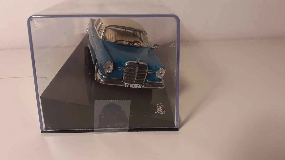 Voiture Miniature Mercedes 220 SE bleue et toit beige de 1959 (IXO Models référence CLC171) - Bernard Miniatures