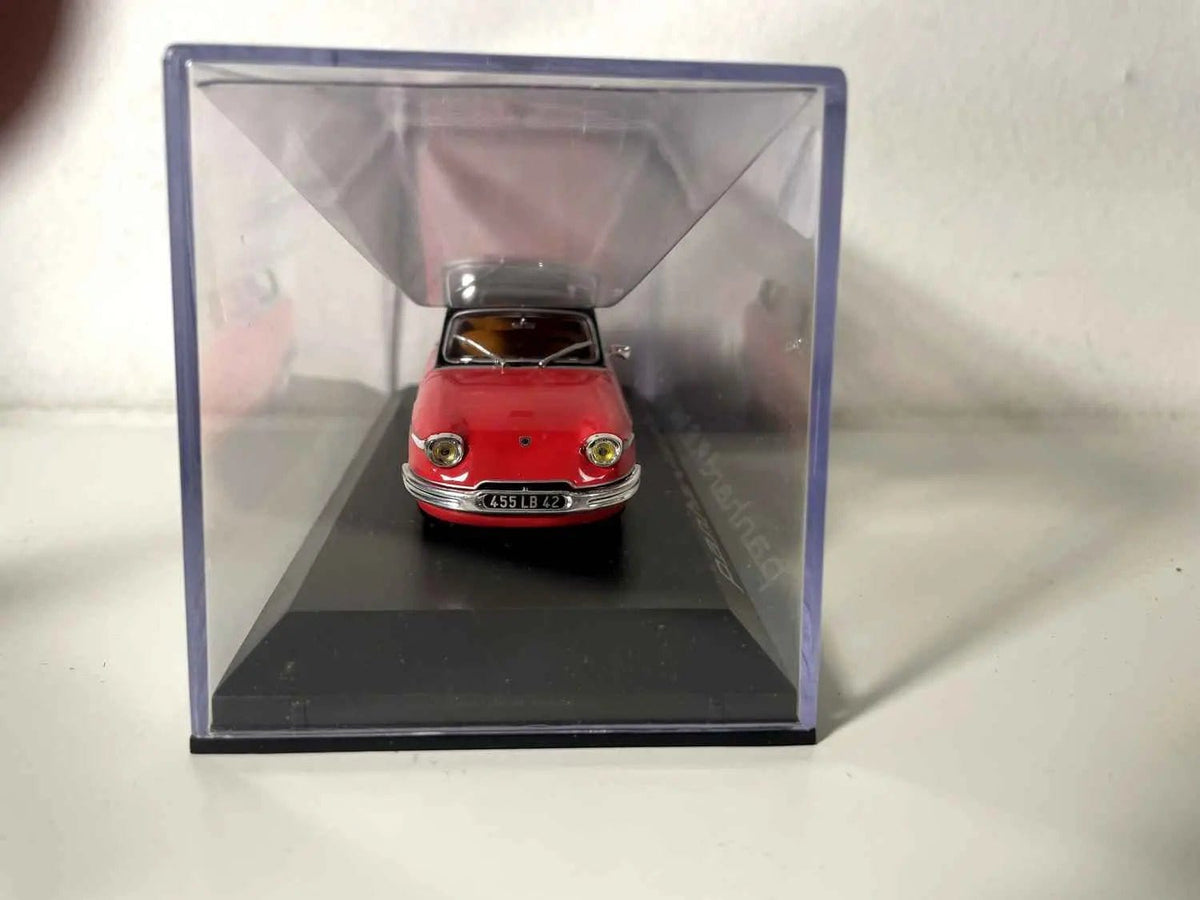 Voiture Miniature Panhard PL 17 break rouge (Norev) - Bernard Miniatures