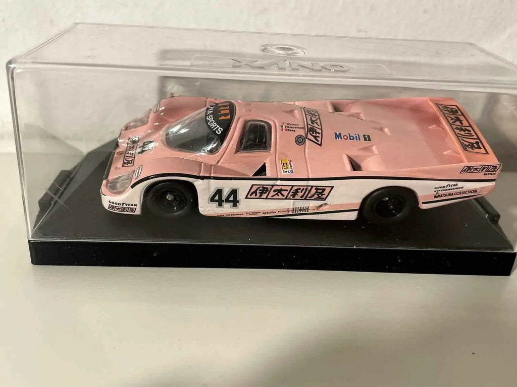 Voiture Miniature Porsche 962C rose numéro 44 (24 heures du Mans de 1990) - ONYX MODEL CARS - Bernard Miniatures