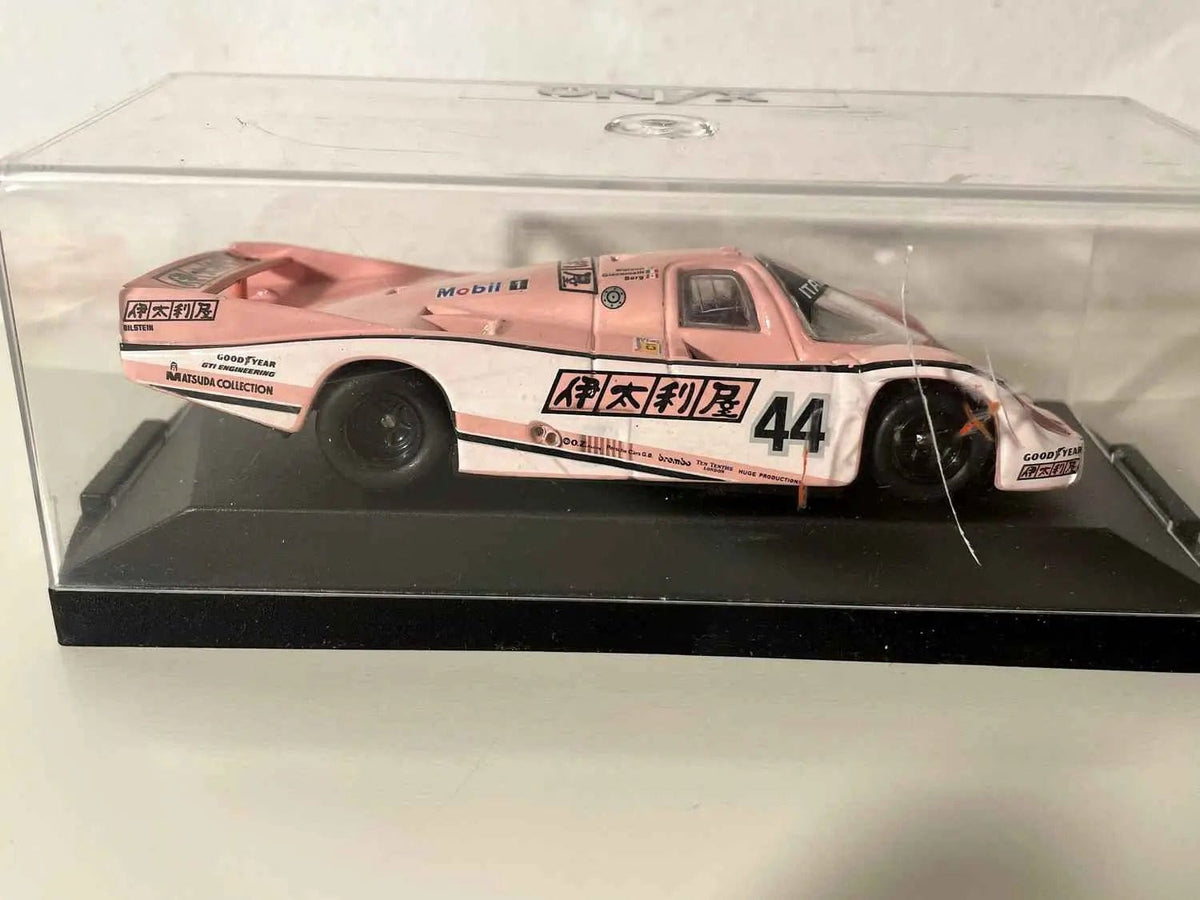 Voiture Miniature Porsche 962C rose numéro 44 (24 heures du Mans de 1990) - ONYX MODEL CARS - Bernard Miniatures