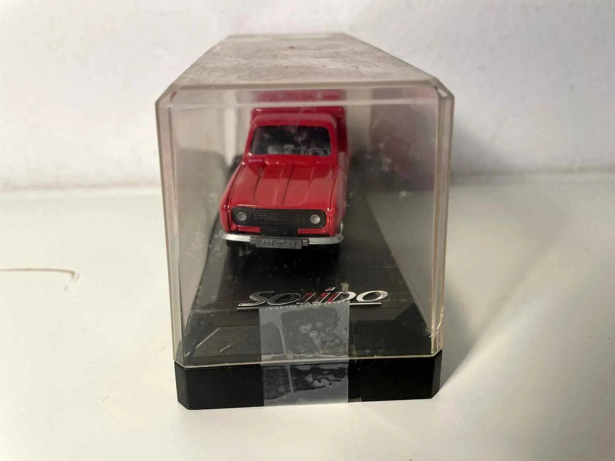 Voiture Miniature Renault 4L rouge avec publicité TOUT L'UNIVERS (Solido) - Bernard Miniatures