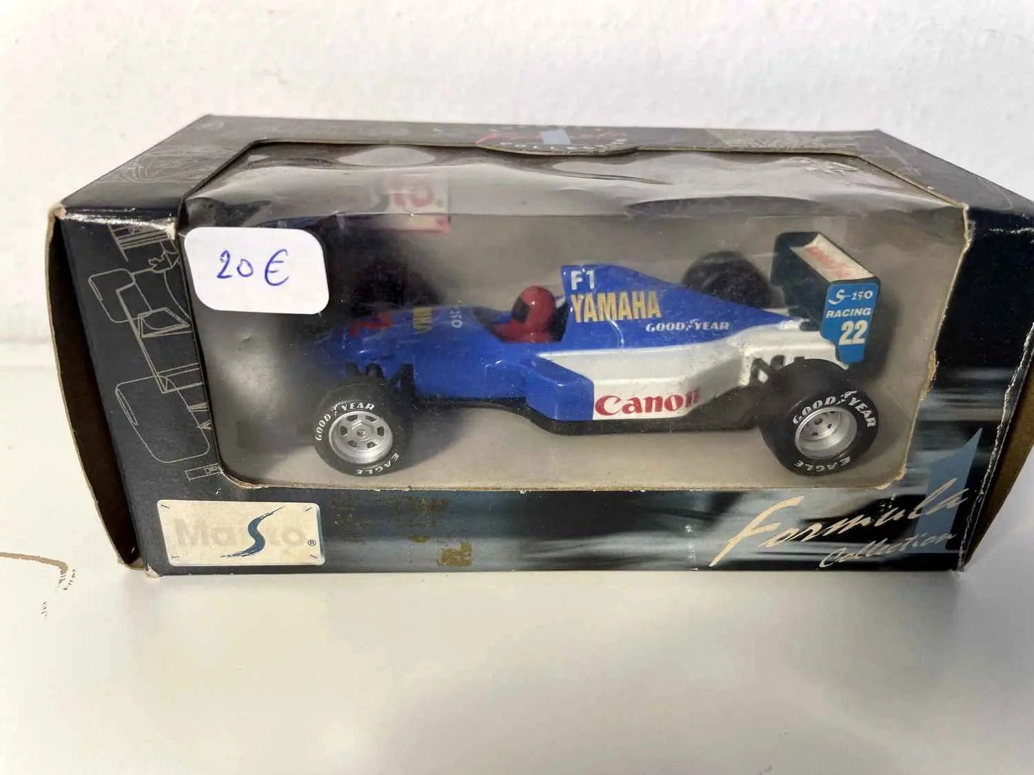 Voiture bleue et blanche numéro 22 (FORMULE 1) Bernard Miniatures