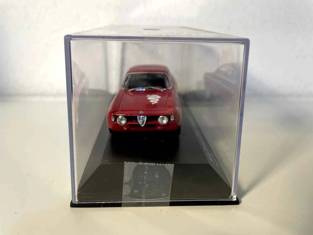 Voitures Miniatures Alfa Roméo GTA 1300 junior rouge (Minichamps) - Bernard Miniatures