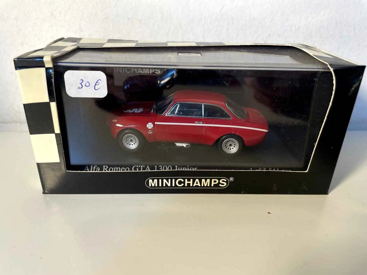 Voitures Miniatures Alfa Roméo GTA 1300 junior rouge (Minichamps) - Bernard Miniatures