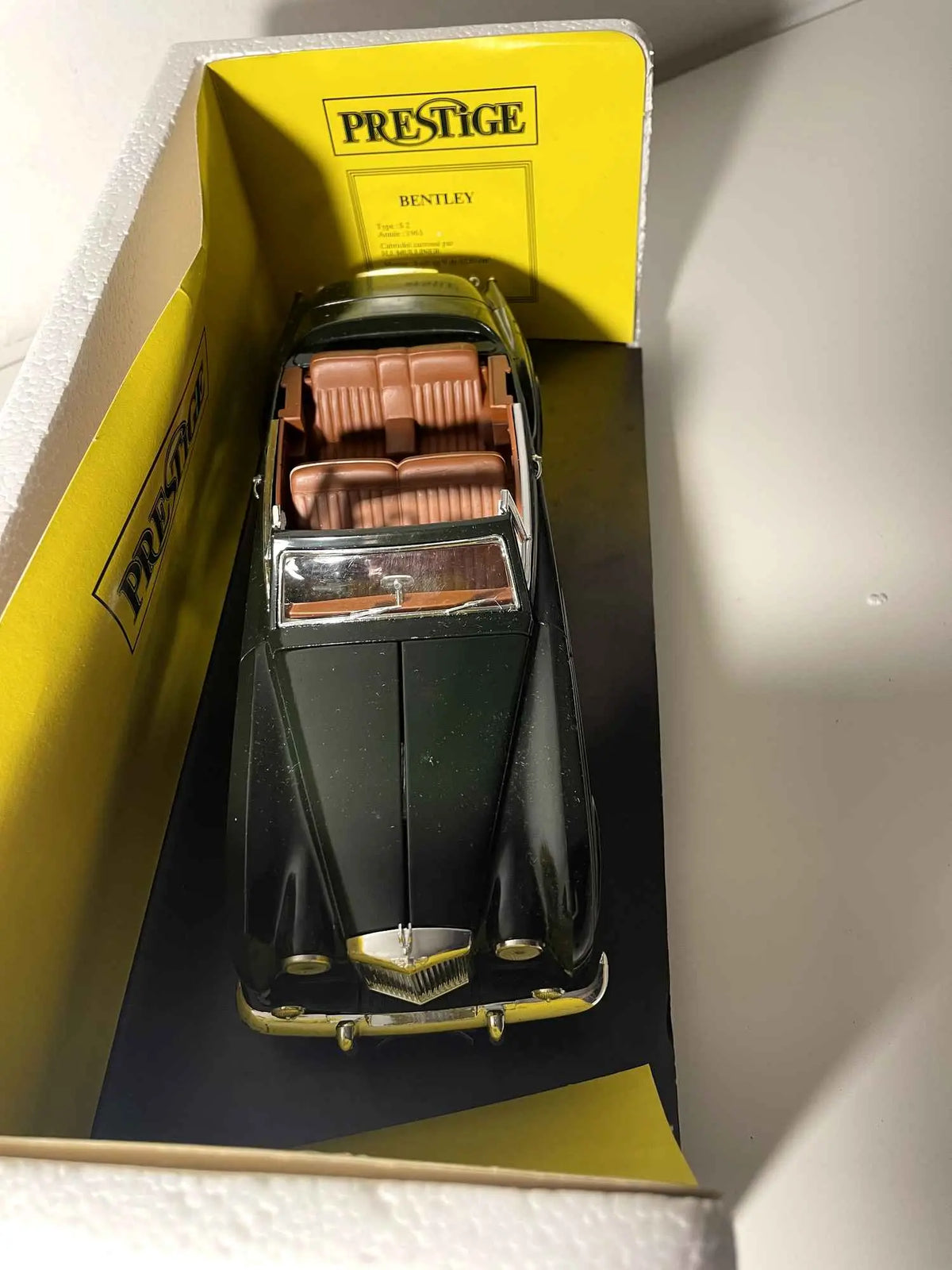 Voitures Miniatures Bentley modèle S2 sans la capote verte foncée de 1961 (échelle 1/18ème) - Bernard Miniatures