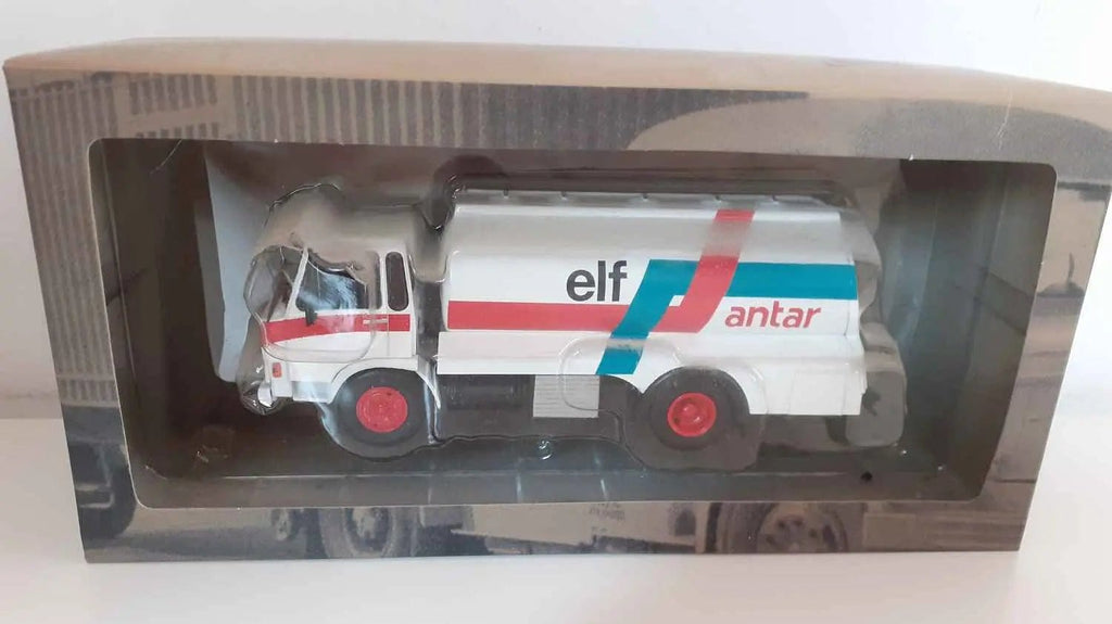 Voitures Miniatures Camion BERLIET KB770 de 1976 citerne essence ELF - ANTAR - Bernard Miniatures
