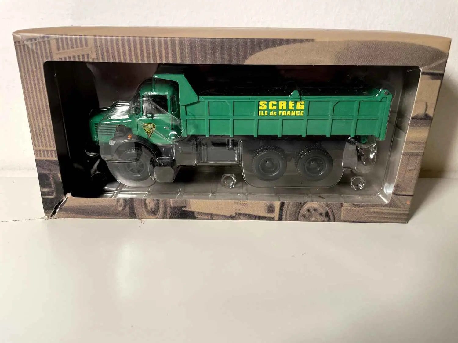 Voitures Miniatures Camion Berliet GBH M3 benne chantier SCREG Ile de France - camion vert - Bernard Miniatures