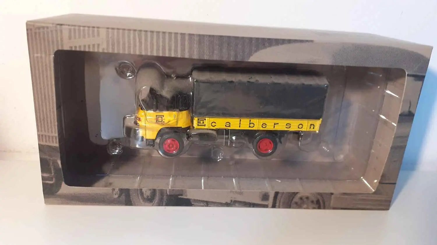 Voitures Miniatures Camion SAVIEM SG3 produits CALBERSON - Bernard Miniatures