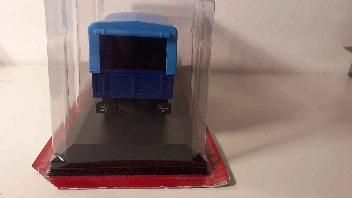 Voitures Miniatures Camion UNIC ZU IZOARD livraison de VELOSOLEX - Bernard Miniatures
