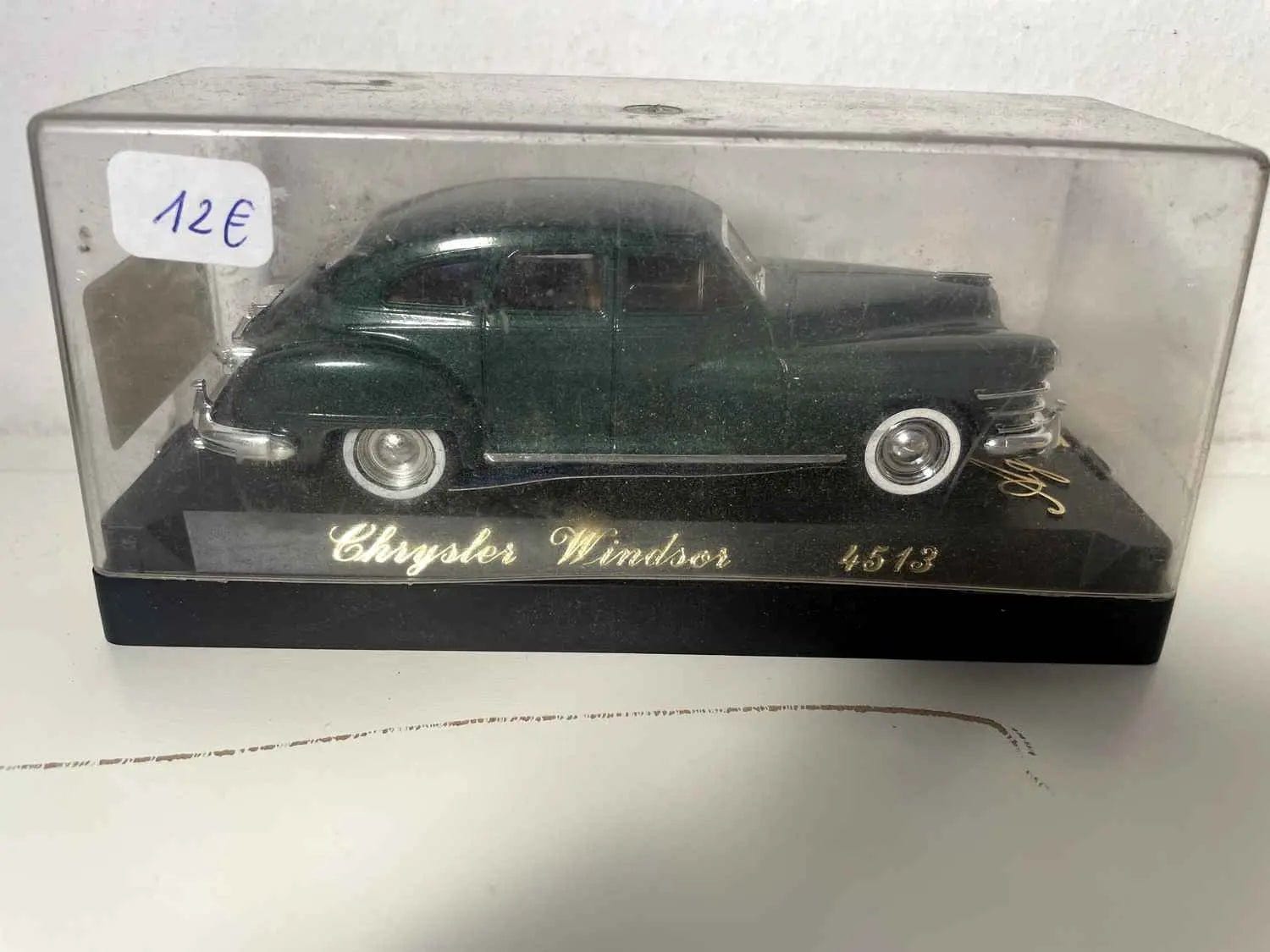 Voitures Miniatures Chrysler Windsor verte foncée (voiture américaine) - Solido référence 4513 - Bernard Miniatures