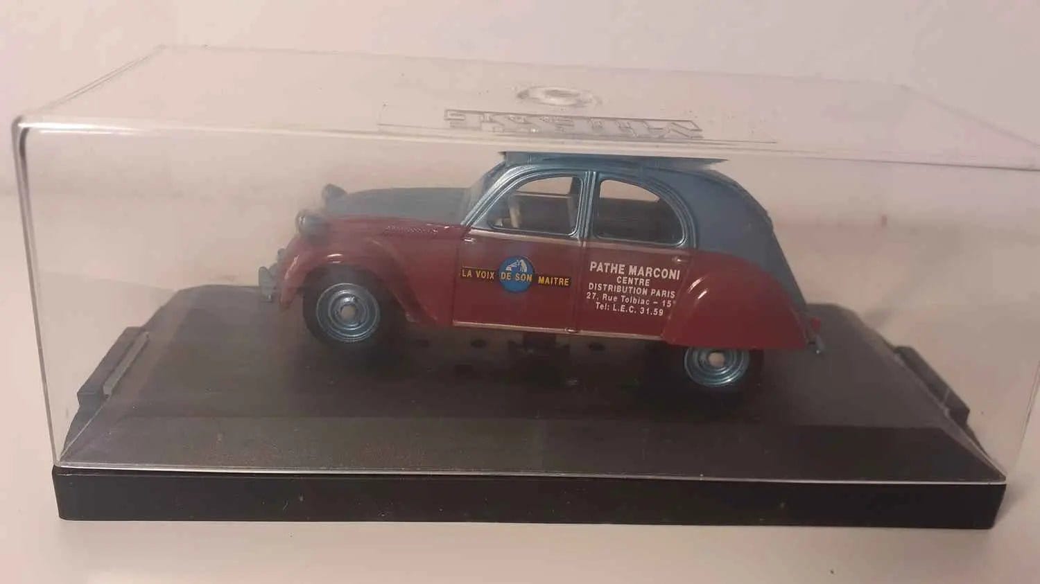 Voitures Miniatures Citroën 2 CV AZLP bordeaux et grise bletée de 1958 PATHE MARCONI (marque Vitesse) - Bernard Miniatures