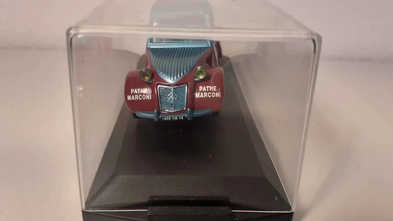 Voitures Miniatures Citroën 2 CV AZLP bordeaux et grise bletée de 1958 PATHE MARCONI (marque Vitesse) - Bernard Miniatures